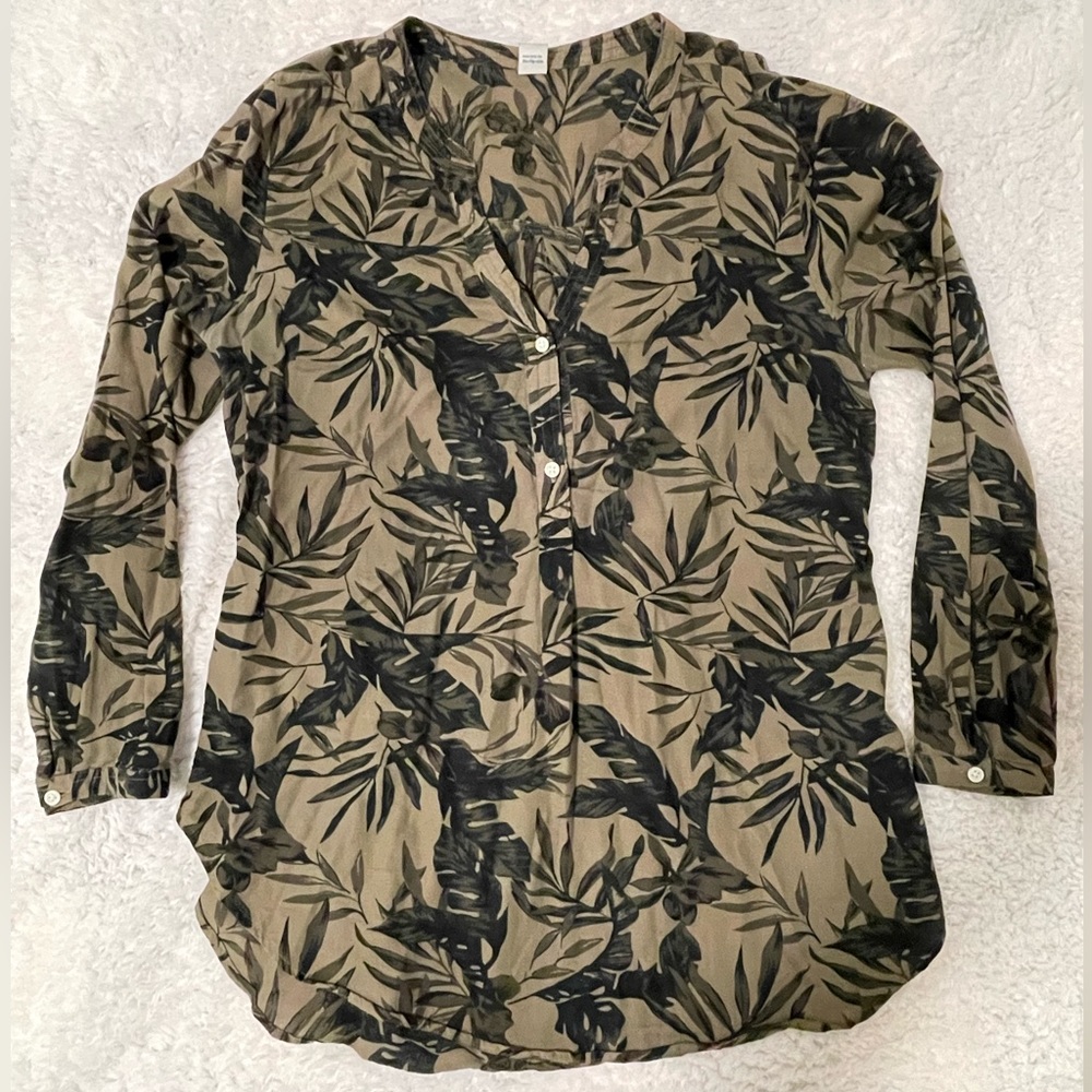 Palm print linen top